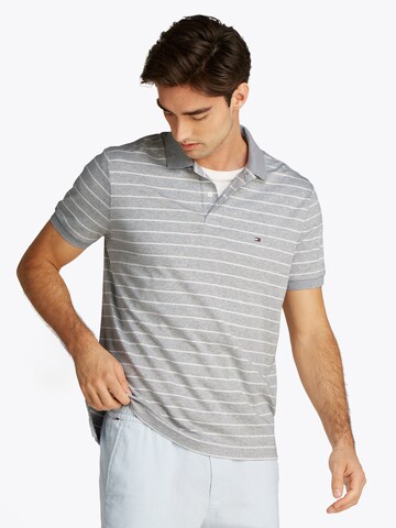 Maglietta di TOMMY HILFIGER in grigio: frontale
