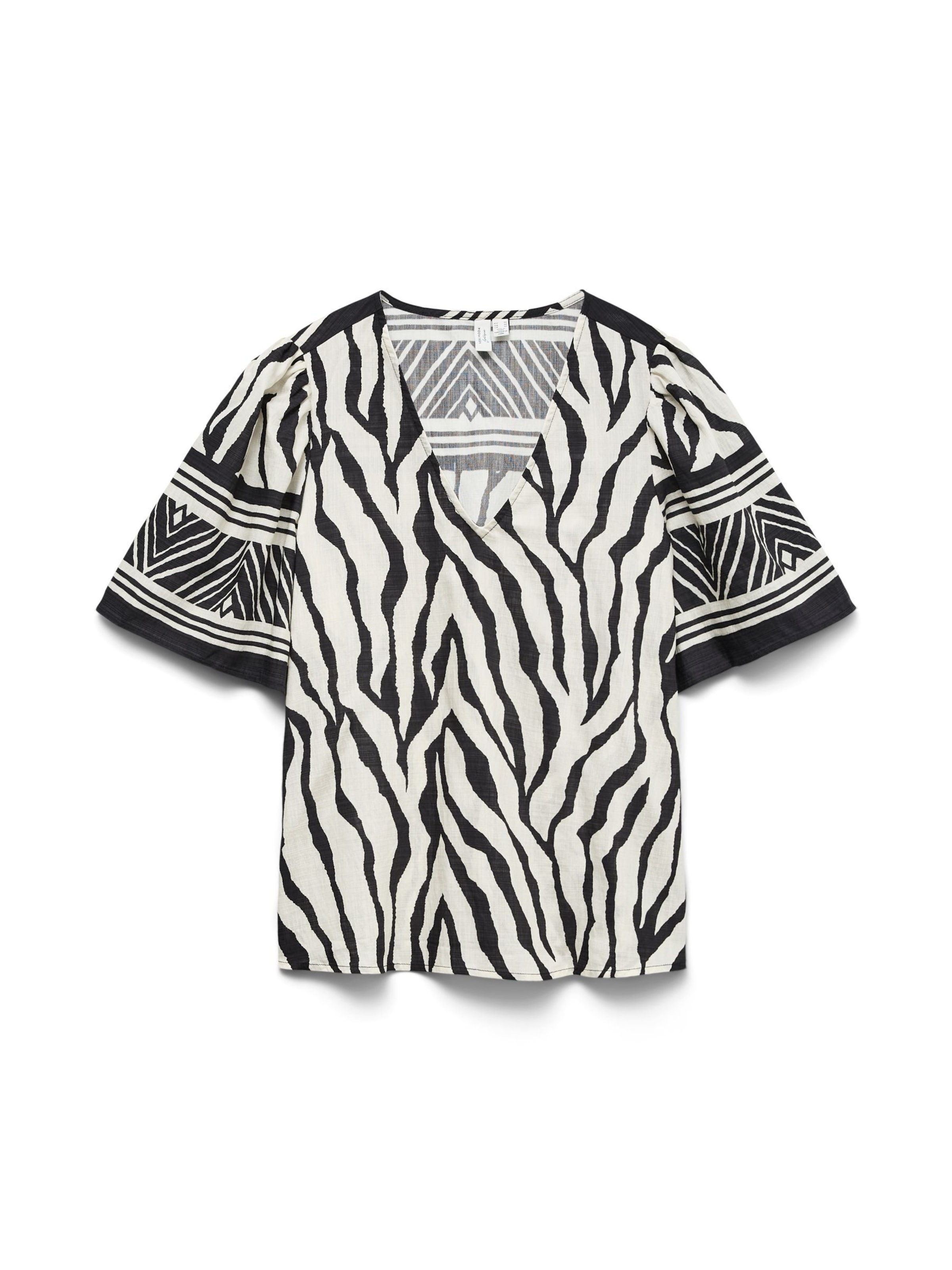 Vero Moda Curve - Blusa 'VMCKamille' en negro: frente