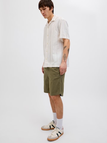 JACK & JONES Loosefit Shorts in Grün