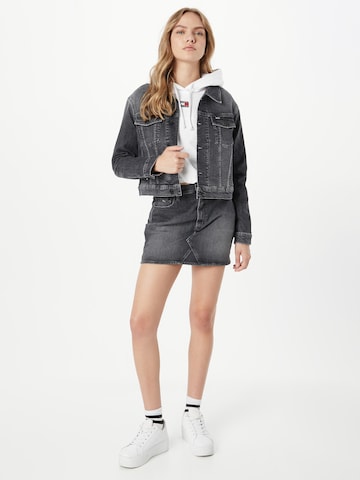 Tommy Jeans Tussenjas 'IZZIE' in Zwart