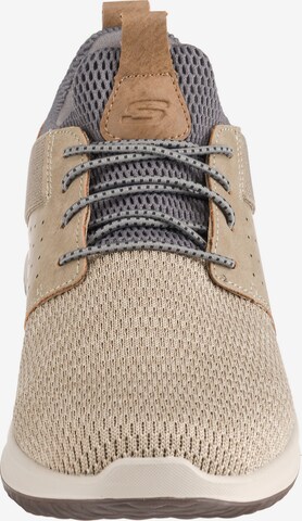 Baskets basses 'Deslon Camben' SKECHERS en beige