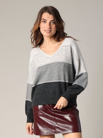 Pull-over 'LODINA' Deeluxe en gris : devant