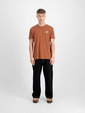 Maglietta di ALPHA INDUSTRIES in marrone