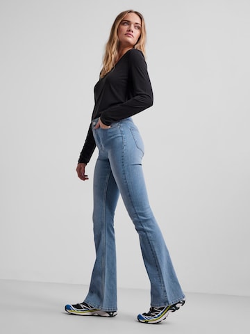 PIECES Flared Jeans 'Peggy' in Blau