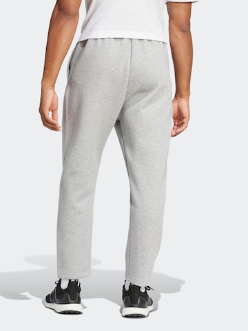 ADIDAS SPORTSWEAR - Tapered Pantalón deportivo en gris: atrás