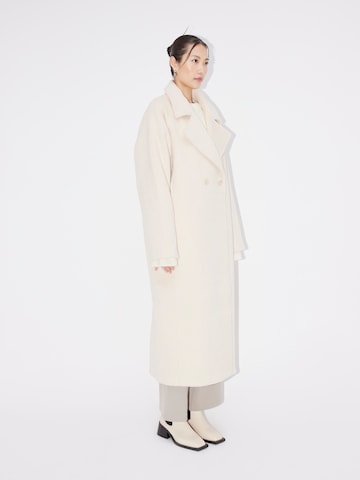 LeGer Premium Ανοιξιάτικο και φθινοπωρινό παλτό 'Colleen' σε λευκό: μπροστά