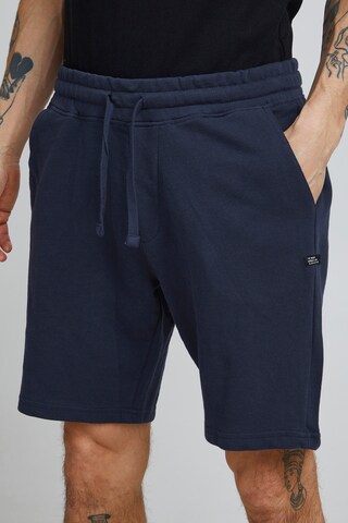 BLEND Regular Shorts in Blau