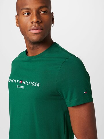 Regular fit Maglietta di TOMMY HILFIGER in verde