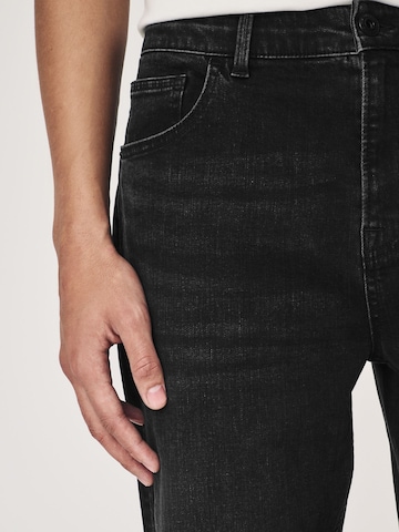 Next Tapered Jeans in Zwart