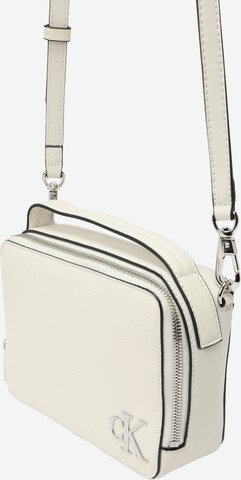 Calvin Klein Jeans Handbag in White: front