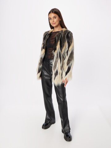 Cappotto invernale di Karen Millen in beige