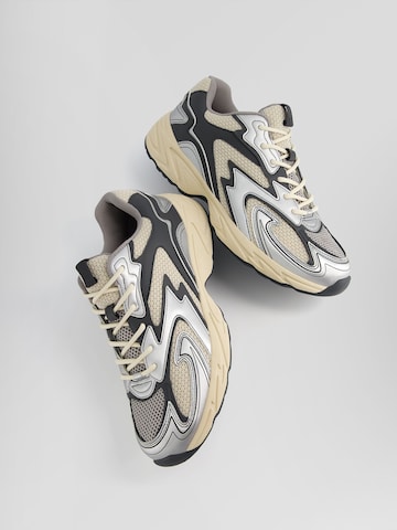 Sneaker bassa di Bershka in argento