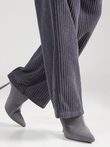 Loosefit Pantaloni di TOPSHOP in grigio