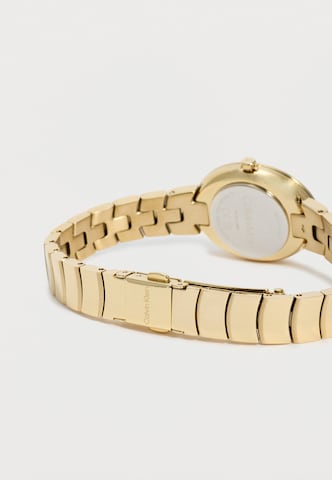 Calvin Klein - Reloj analógico 'TWISTED BEZEL' en oro: atrás