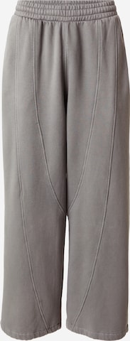 WEEKDAY Loosefit Housut värissä harmaa: etupuoli