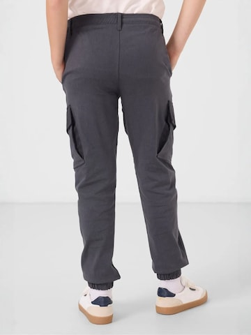 Pantalon 'TOMMY Kinder Cargo-Joggerhose' Tommy Life en gris