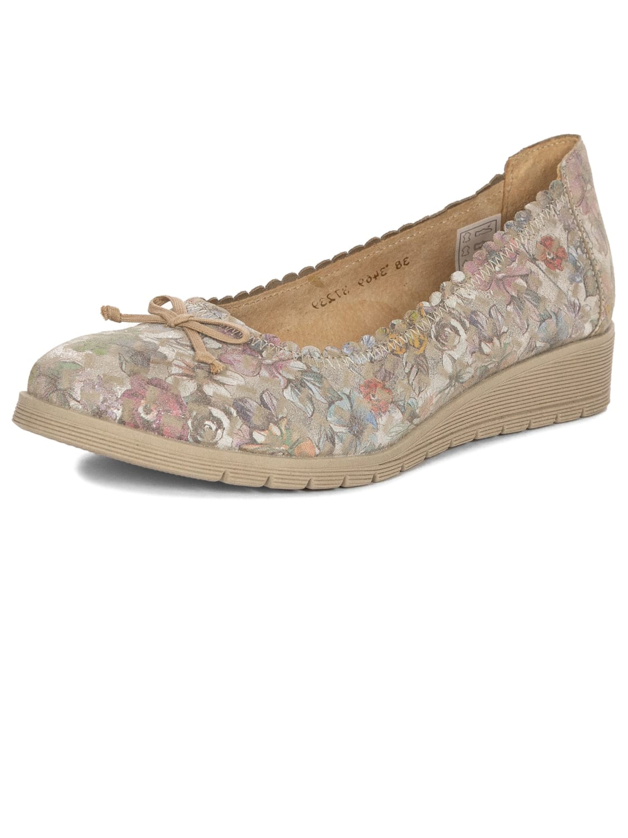 Maciejka Slip-ons in Beige: front