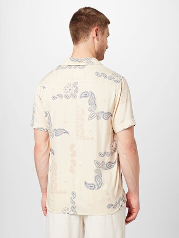 HOLLISTER - Ajuste regular Camisa en beige