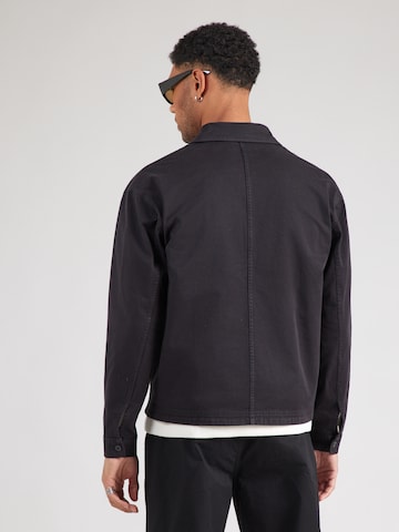 Abercrombie & Fitch Regular fit Prehodna jakna | črna barva