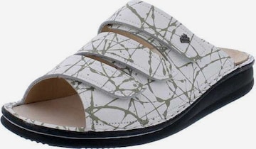 Finn Comfort Pantolette 'Korfu' in Grau: Vorderseite