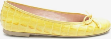 PRETTY BALLERINAS Flats & Loafers in 36 in Yellow: front