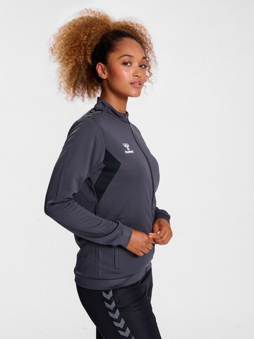 Hummel Sportsweatjacke in Grau