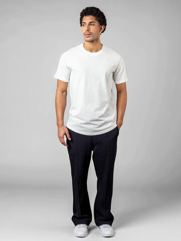 UNORGANIZED BRAND Shirt 'BASIC RUNDER SAUM T25' in Wit