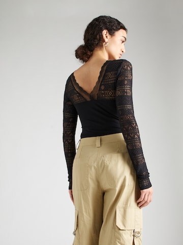 ABOUT YOU Top 'Nicoletta' in Zwart