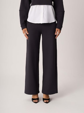 FEMSSY Loosefit Hose‌‌‌‌ in Grau: Vorderseite