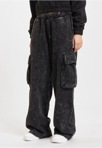 Thug Life Loose fit Cargo trousers in Black: front