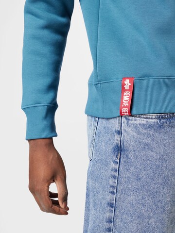 ALPHA INDUSTRIES Sweatshirt in Blau