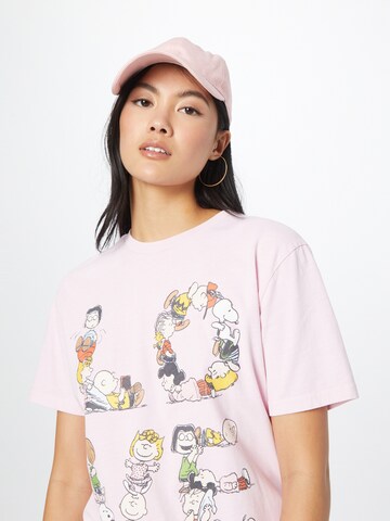 Vintage Supply T-Shirt in Pink