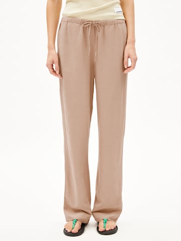 ARMEDANGELS Loosefit Broek in Beige: voorkant