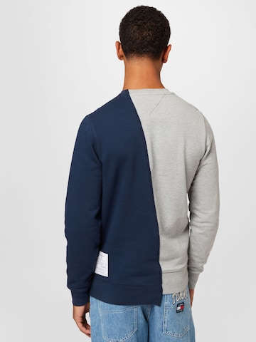 Tommy Jeans - Sweatshirt em cinzento