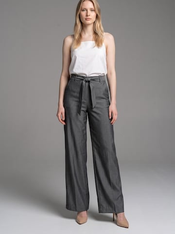 Viore Loosefit Bügelfaltenhose‌ in Grau: Vorderseite