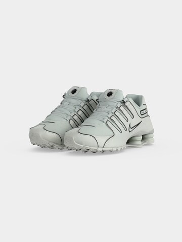 Baskets basses 'SHOX NZ' Nike Sportswear en gris