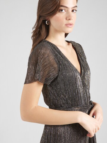 Tuta jumpsuit 'Tessy' di ABOUT YOU in oro