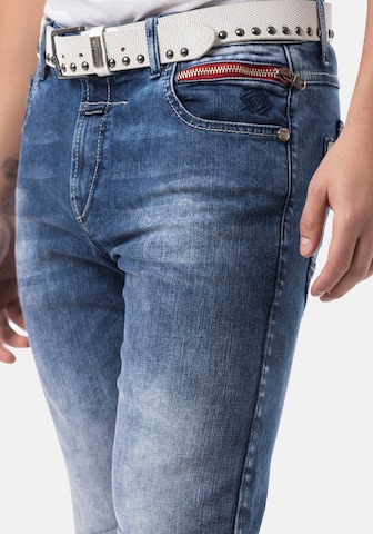 CIPO & BAXX Slimfit Shorts in Blau