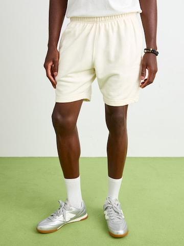 ELLESSE Loosefit Broek 'Zanica' in Wit: voorkant