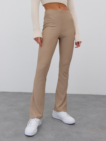 EDITED Flared Pants 'Zihna' in Beige: front