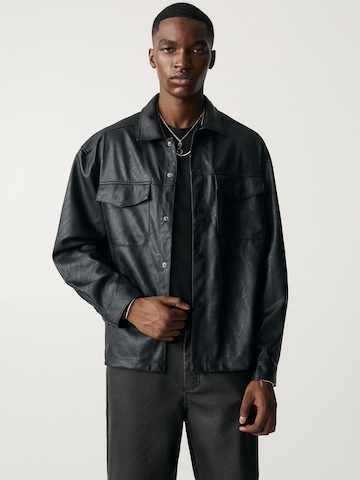 Pull&Bear Tussenjas in Zwart: voorkant