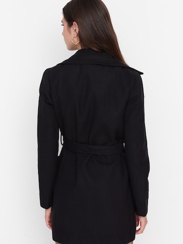 Trendyol Mantel in Schwarz