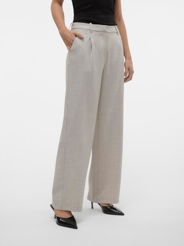 VERO MODA - Pierna ancha Pantalón plisado 'VMCassidy' en gris