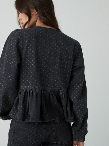 Next Bluse in Grau