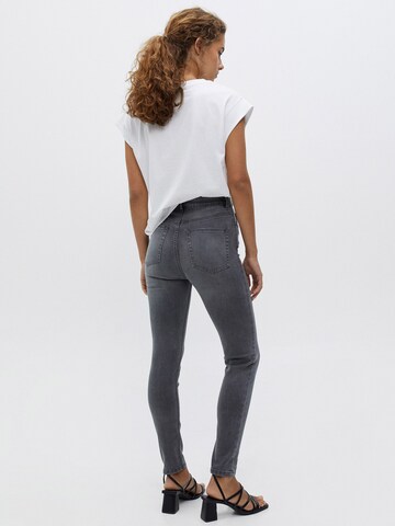 Skinny Jeans de la Pull&Bear pe gri