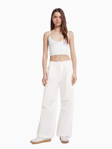 Bershka Wide leg Cargo trousers in White