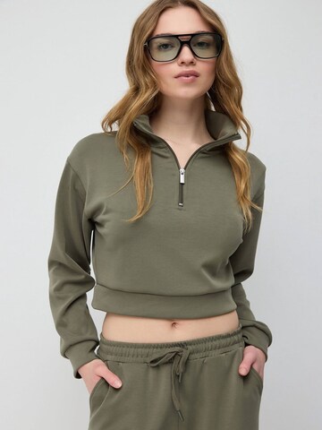 No Matter What Sweatshirt in Grün: Vorderseite