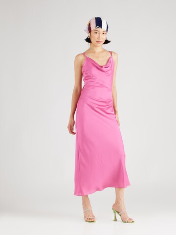 Robe SWING en rose : devant