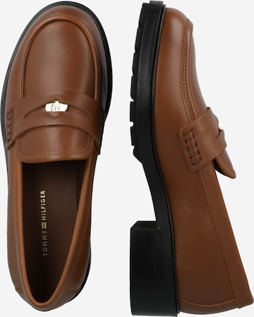 TOMMY HILFIGER - Zapatillas en marrón