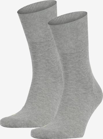 Chaussettes de sport FALKE en gris : devant